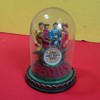 The Beatles.  Franklin Sgt Peppers Ltd Edition Music Box Dome.  1993 Apple