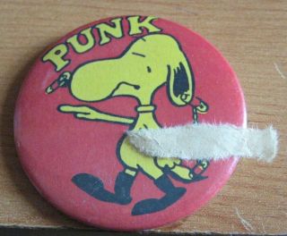 Punk Rock Classic Vintage Late 1970s Snoopy As A Punk Rocker 65mm Tin Pin Badge
