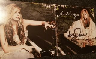 Avril Lavigne Autographed Goodbye Lullaby Cd Booklet
