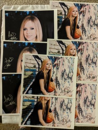 Avril Lavigne Photos W/ Autograph Signature -