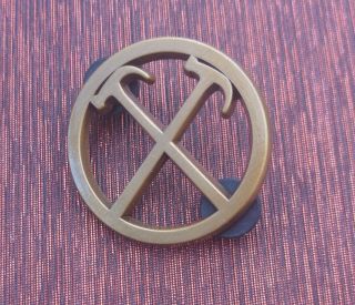 Pink Floyd Marching Hammers Pin / Badge Collectable 00