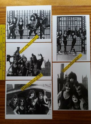 Kiss Rock Band In London 5 X Old B&w Photos 10 " X 8 " C.  1976 Very Good,  Cond.