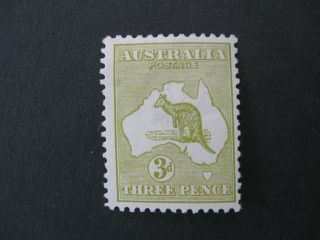 Australia 1915 - 27 (w6) 3d Yellow - Olive Roo Sg 37 (die 1) Lmm Cat £40