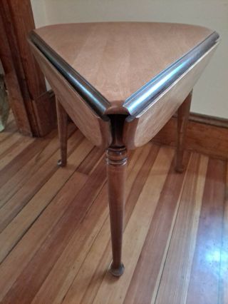 Ethan Allen Solid Maple Brown Drop Leaf Clover Shape Accent Side Table Vintage