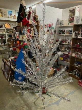 Vintage Mid Century Aluminum Christmas Tree 6.  5 Feet Tall 48,  / - Branches W/ Box