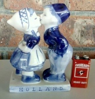 Vintage Delft Blue Boy & Girl Kissing Figurine.  Holland.  13cms High