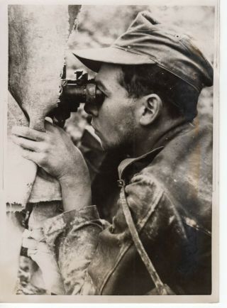 Press Photo Ww2 Italian Observer On The Front Line In Italy 17.  12.  1943