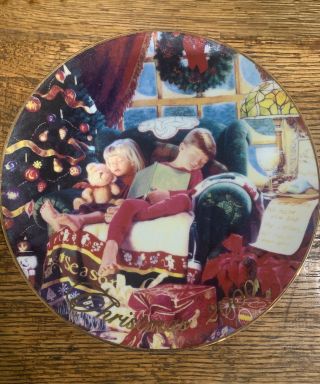 Avon 2000 “christmas Dreams” Porcelain 22k Gold Trimmed Plate