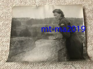 Ww2 Press Photograph - Lady Tedder Looks Out From Castle Tower - Normandy