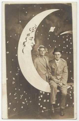 1910 Studio Prop Real Photo - Affectionate Men In Paper Moon - Vintage Postcard