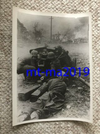 Ww2 Press Photograph - German Army Gun Crew In Action At Battle Of Stalingrad