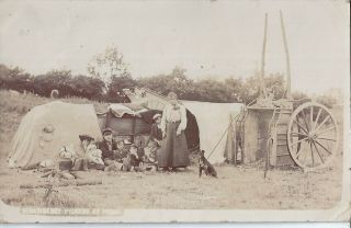 Strawberry / Fruit Pickers (kent Or Essex?) Gypsy Camp - Vintage Postcard
