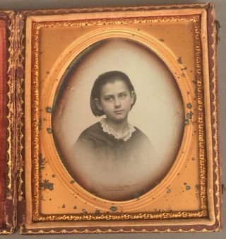 1/6 Plate Daguerreotype Of Lovely Young Girl,  Vignette,  No Wipes,  Full Case