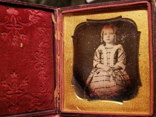 Sixth Plate Daguerreotype Of Young Girl In Full Split Case - Seals
