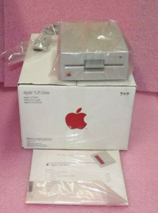 Very Rare  Vintage Apple 5.  25 " External Floppy Disk Drive Model A9m0107