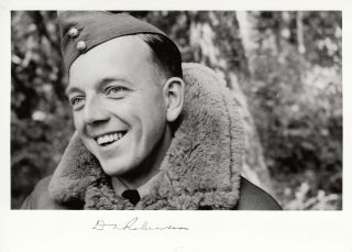Raf Battle Of Britain Pilot Robinson Signed Photo Wwii Ww2