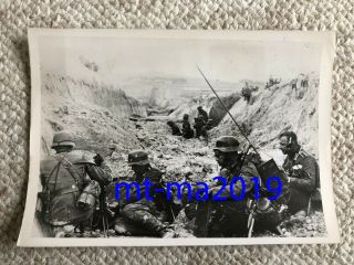 Ww2 Press Photograph - German Combat Troops In Combat With Wireless Set Pack