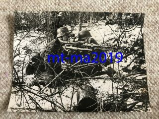Ww2 Press Photograph - German Machine Gun Crew In Action On Western Front