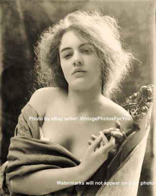 Old Vintage Victorian Era Sexy Gorgeous Seductive Woman Photo/picture