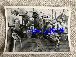 Ww2 Press Photograph - German Combat Troops In Winter Camouflaged Smocks 1944