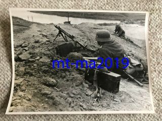 Ww2 Press Photograph - German Combat Troops In Action With Machine Gun