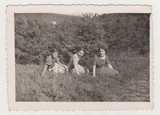 Three Pretty Young Women Closeness Cute Lady Girl Female 1930s Vintage Old Photo