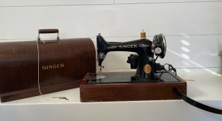 Vintage 1934 Singer 99 - 13 Sewing Machine W/ Wood Case And Key
