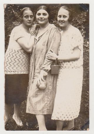 Three Pretty Young Women Closeness Cute Lady Girl Female 1920s Old Photo