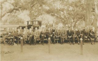 M 1710 Large 8x10 Photograph Group Of Men With Old Automobile