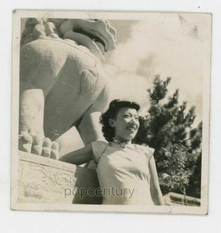 Ww2 1940s China Tsingtao Photograph Photo Pretty Girl Pose Qingdao