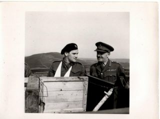 Press Photo Ww2 Maj Gen H M Gale Speaks To Polish Soldier 27.  5.  1942