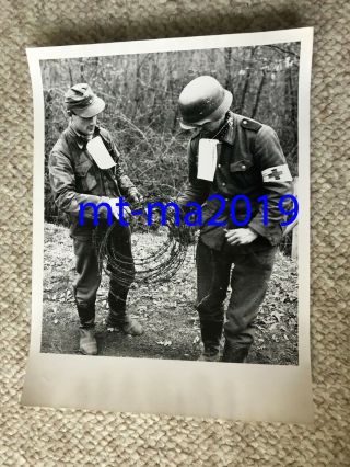 Ww2 Press Photograph - German Prisoners Of War With Tags - Medic - Barbed Wire
