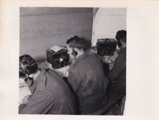 Press Photo Ww2 Cyprus Defences Men In The Signals Dug Out 9.  3.  1942