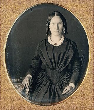 Light Eyed Pretty Woman With Curled Hair Identified 1/6 Plate Daguerreotype G196