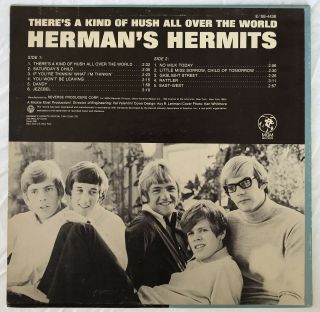 HERMAN ' S HERMITS - There ' s A Kind Of Hush All Over The World SIGNED PETER NOONE 2