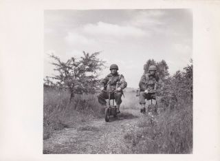 Press Photo Ww2 3rd Parachute Brigade On Welbikes Bulford 9.  6.  1943 (b)