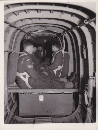 Press Photo Ww2 Parachute Troops In A Training Plane Raf Ringway 9.  1.  41