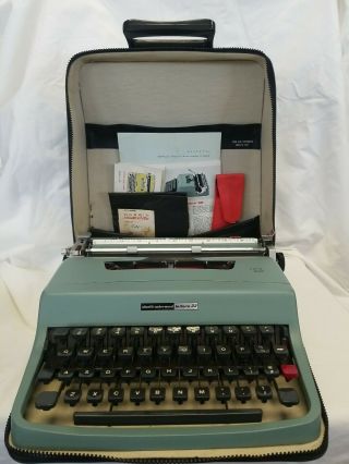 Olivetti Underwood Lettera 32 Vintage Typewriter