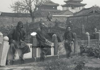 1900s Historic China Abandoned Courtyard & Men Glass Photo Camera Negative Bb