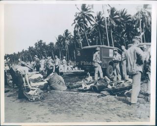 1943 Press Photo Military Ww2 Guadalcanal Georgia Front Fighting Trucks 7x9