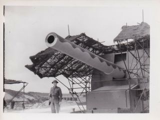 Press Photo Ww2 15 " Coastal Gun Wanstone Battery Near Dover 18.  5.  42 B