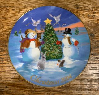 Avon 2004 “trimming The Tree With Friends” Porcelain 22k Gold Trimmed Plate