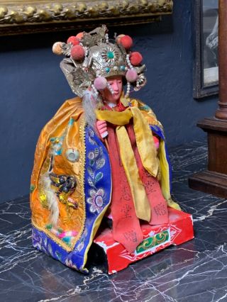 A Rare Chinese Figurine of Immortal Deity With Embroidery Pallium 2