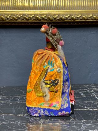 A Rare Chinese Figurine of Immortal Deity With Embroidery Pallium 3