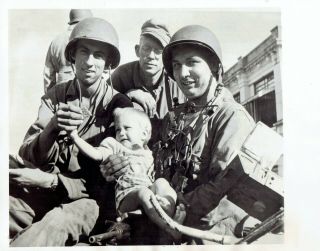 1945 Vintage Photo Ww2 Us Army Soldiers Liberate Los Banos,  Luzon Philippines
