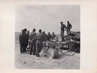 Press Photo Ww2 Knocked Out Fowler Rollers On Scorpion Tank 6.  3.  1943