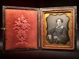 WONDERFUL 1/9 PLATE DAGUERREOTYPE - A VERY PRETTY 1850 ' S LADY - INSIDE FULL CASE 2