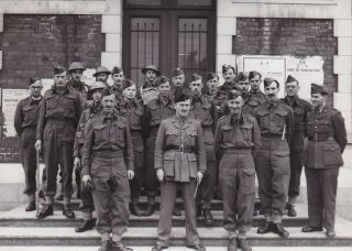 Press Photo Ww2 Bef Essex Regiment Co & Other Btn Officers 27.  4.  1940