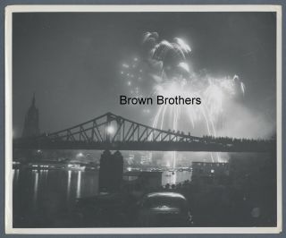 Vintage 1930s Patriotic Nyc Fireworks Display Over Bridge Photo - Brown Bros