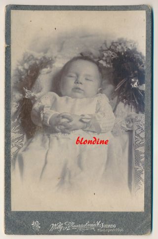 CAB: POST MORTEM,  deceased LITTLE GIRL ' Johanna ',  folded hands; Germany,  c.  1900 2